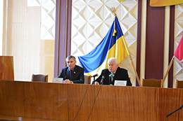 30 грудня 2013 року відбулася позачергова сесія Черкаської районної ради