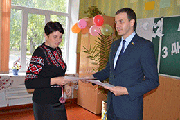 Ататолій Яріш привітав із професійним святом вчителів Степанківської загальноосвітньої школи
