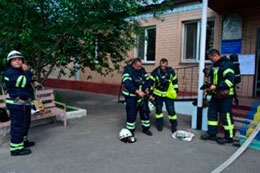 Рятувальники провели навчання з ліквідації пожежі та порятунку людей