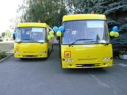 Відбулося урочисте вручення Шелепуській та Чорняській загальноосвітнім школам  шкільних автобусів