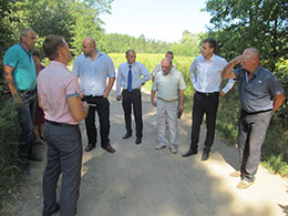 Очільники району оглянули ремонт доріг села Тубільці