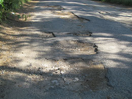 Очільники району оглянули ремонт доріг села Тубільці