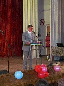 Заступник голови районної ради Сергій Степанюк привітав освітян району з професійним святом