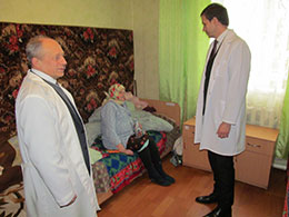 Олексій Собко на передодні  дня Святого Миколая відвідав стаціонарне відділення для людей похилого віку в с. Лозівок