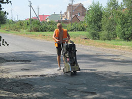 Хід виконання ремонтних робіт на дорогах місцевого значення перебуває під постійним контролем в керівництва району
