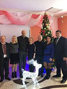 НА ДЕНЬ СЕЛА ЗАСВІТИЛИ ЯЛИНКУ ТА ВІДКРИЛИ ДИТЯЧИЙ МАЙДАНЧИК