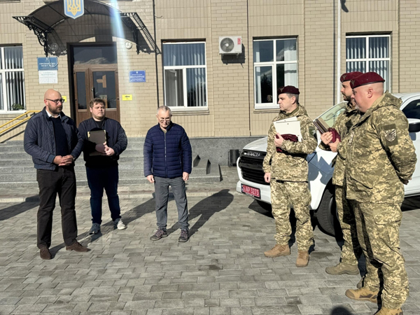 Передача автомобілів військовим