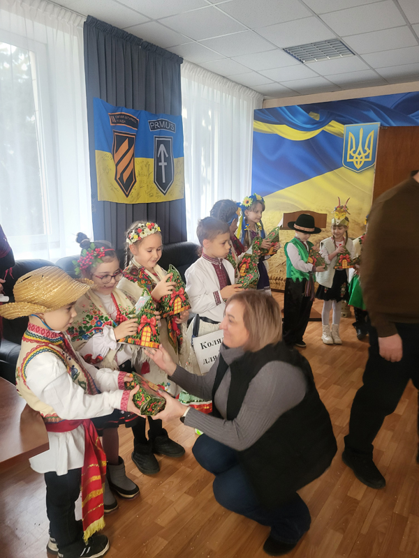 Діти колядують на підтримку ЗСУ